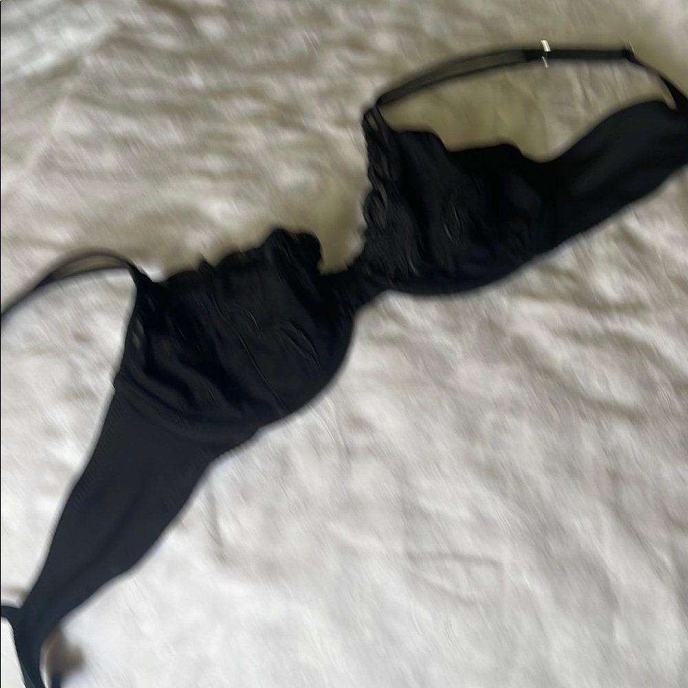 Natori elegant black underwire bra. Soft cup.